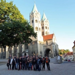 19 Gruppenfoto vor St. Marien in Freyburg.jpg
