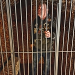 Uwe hinter Gittern.jpg