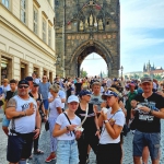 Wandergruppe Westsachsen an der Karlsbruecke.jpg